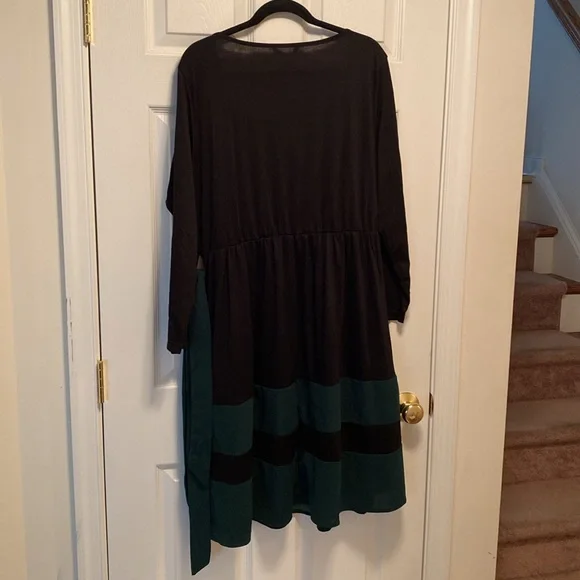 Brand New BloomChic Black/Green Dress…size 14-16 - Picture 2 of 4